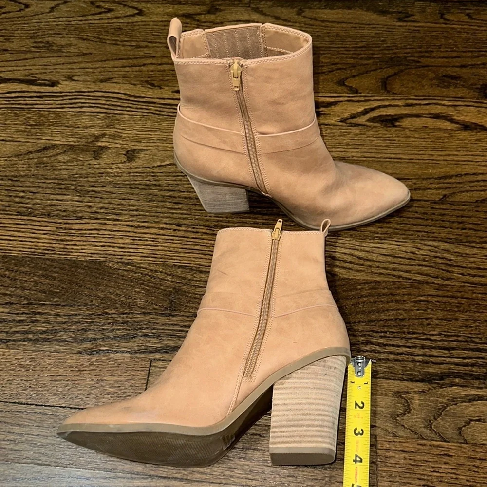 DV Dolce Vita Nilano Zipper Pointed Toe Ankle Boot With Block Heel 11